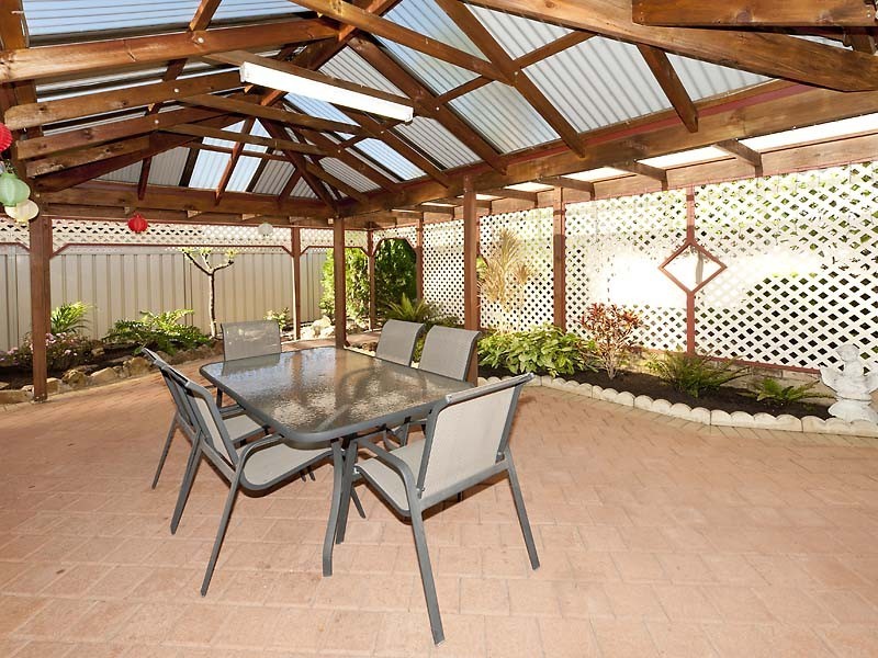 10 Lacombe Court, Canning Vale WA 6155