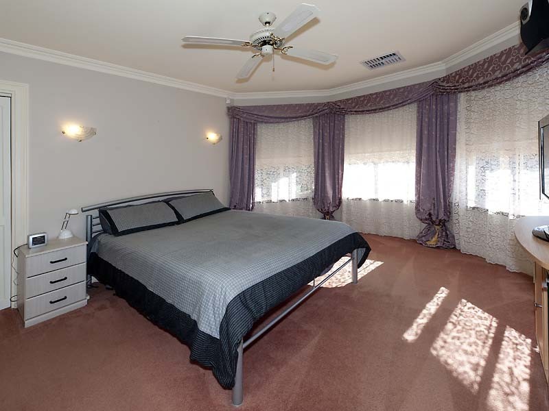 10 Lacombe Court, Canning Vale WA 6155