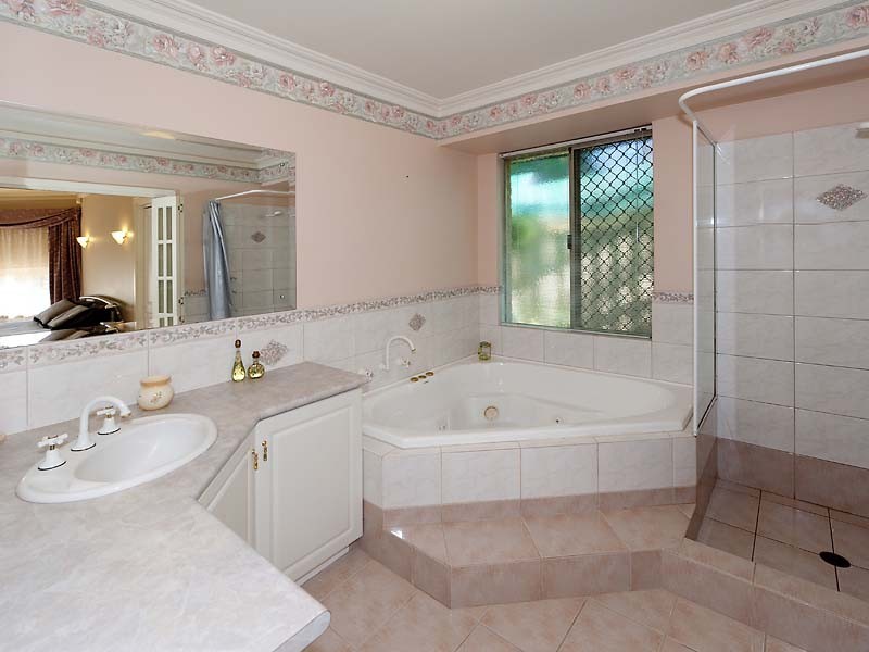 10 Lacombe Court, Canning Vale WA 6155