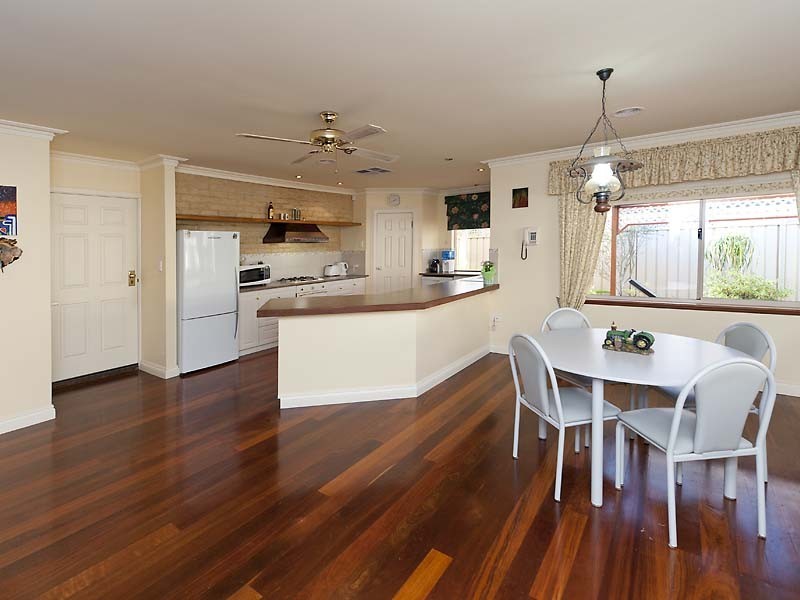 10 Lacombe Court, Canning Vale WA 6155