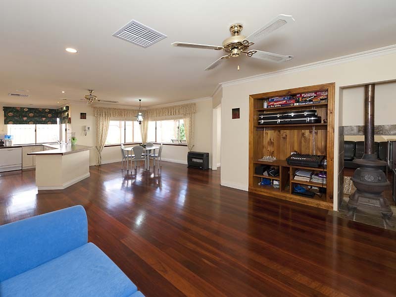 10 Lacombe Court, Canning Vale WA 6155