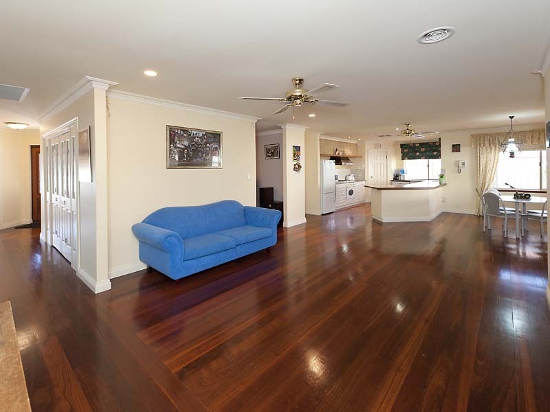 10 Lacombe Court, Canning Vale WA 6155