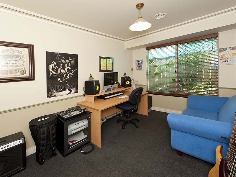 10 Lacombe Court, Canning Vale WA 6155