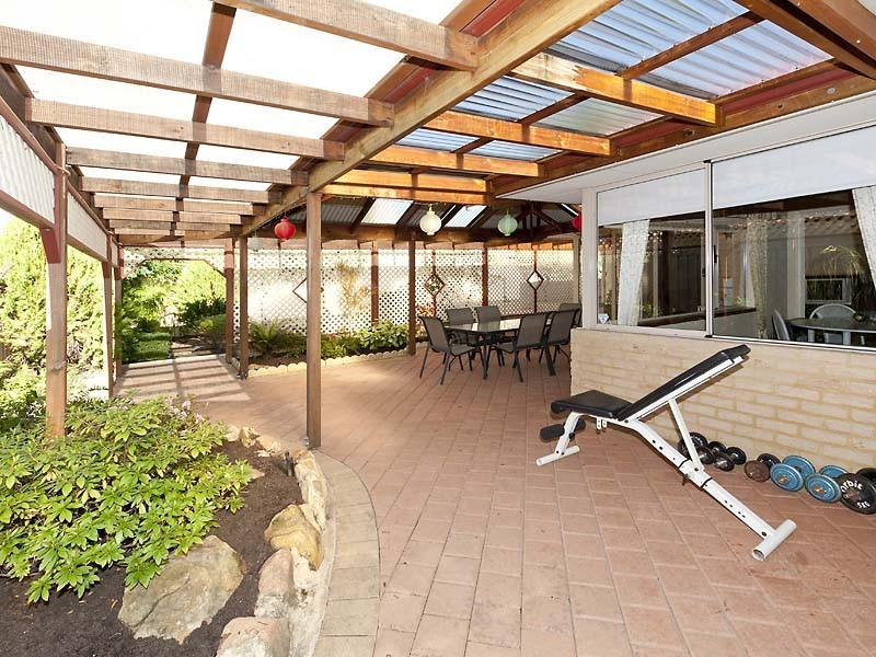 10 Lacombe Court, Canning Vale WA 6155