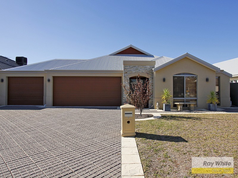 9 Bluestone Loop, Piara Waters WA 6112