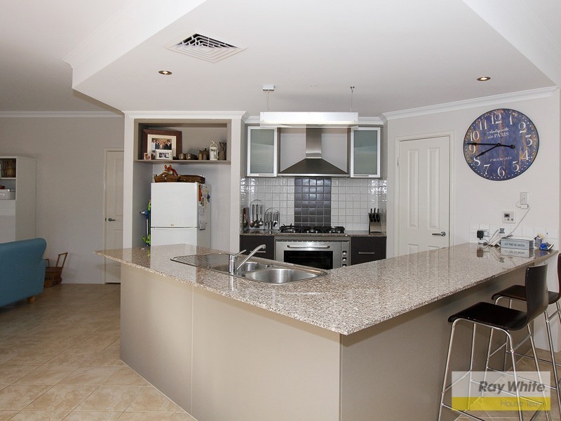 9 Bluestone Loop, Piara Waters WA 6112