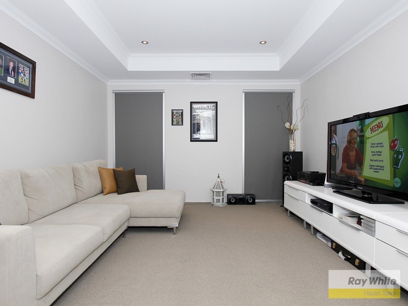 9 Bluestone Loop, Piara Waters WA 6112