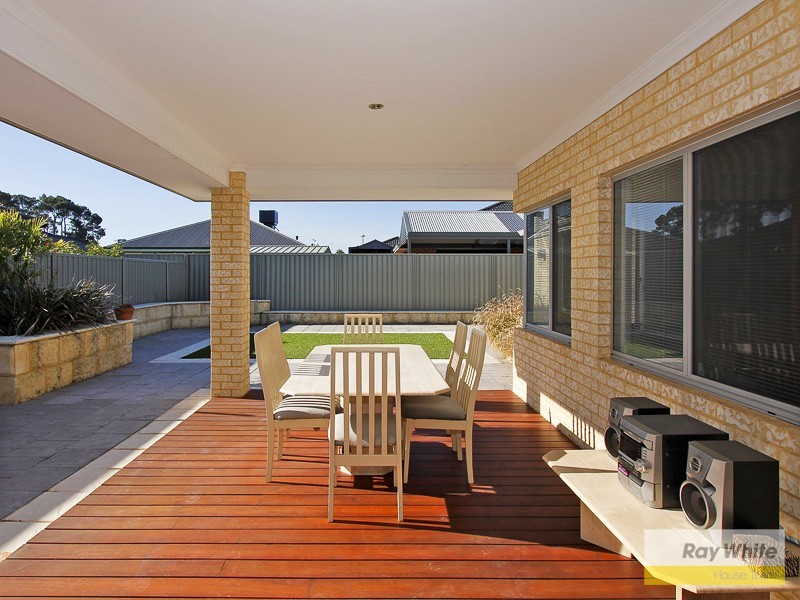 9 Bluestone Loop, Piara Waters WA 6112
