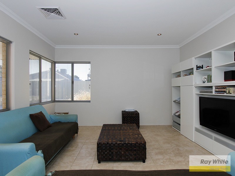 9 Bluestone Loop, Piara Waters WA 6112