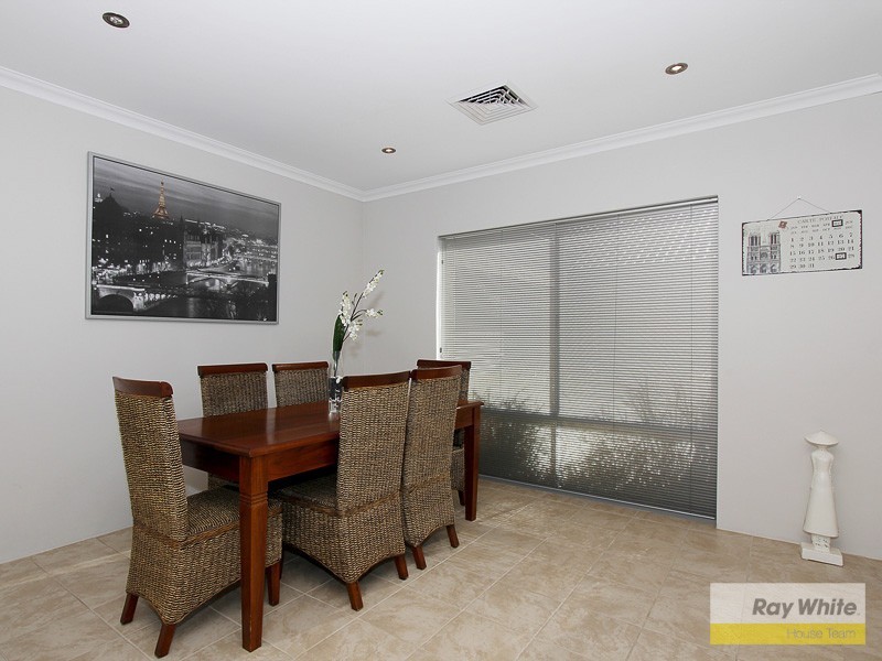 9 Bluestone Loop, Piara Waters WA 6112