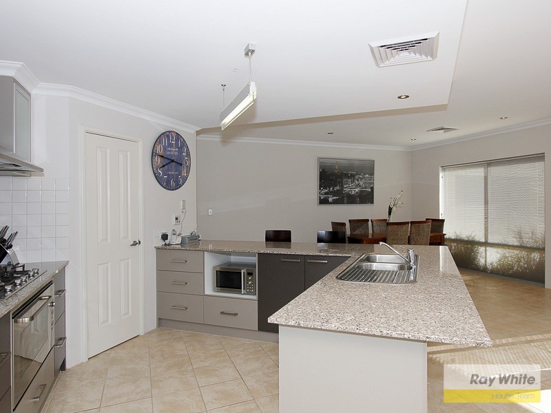 9 Bluestone Loop, Piara Waters WA 6112