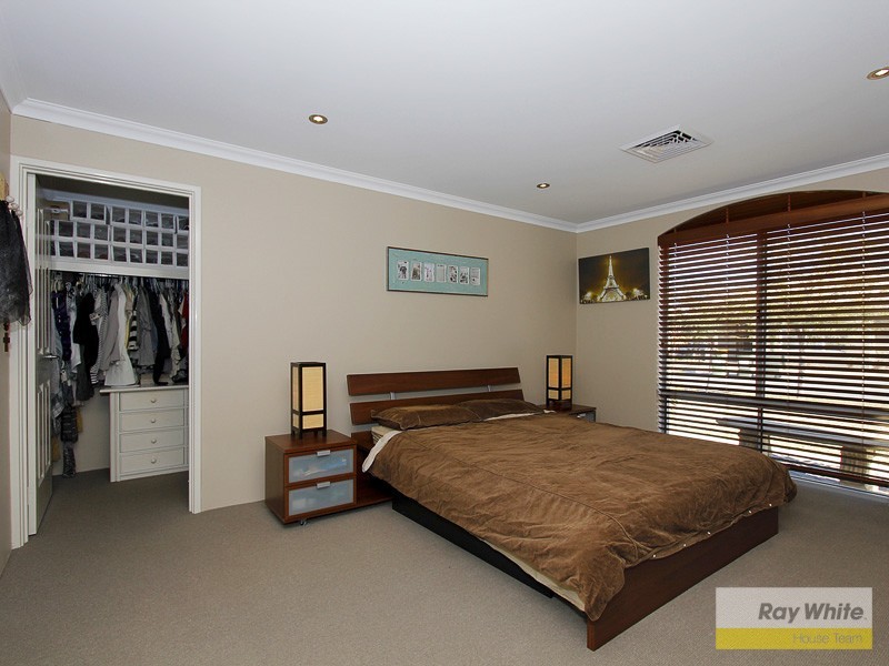 9 Bluestone Loop, Piara Waters WA 6112