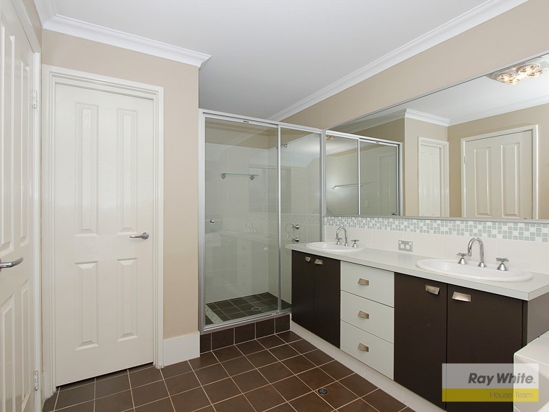 9 Bluestone Loop, Piara Waters WA 6112