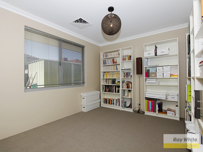 9 Bluestone Loop, Piara Waters WA 6112