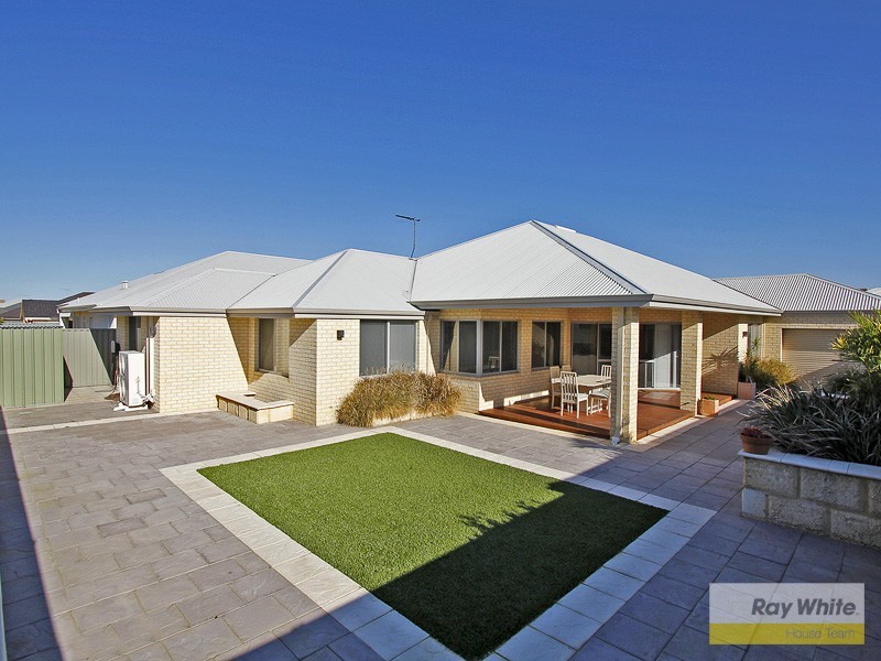 9 Bluestone Loop, Piara Waters WA 6112