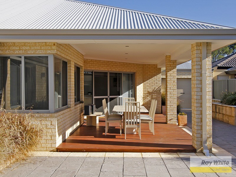 9 Bluestone Loop, Piara Waters WA 6112