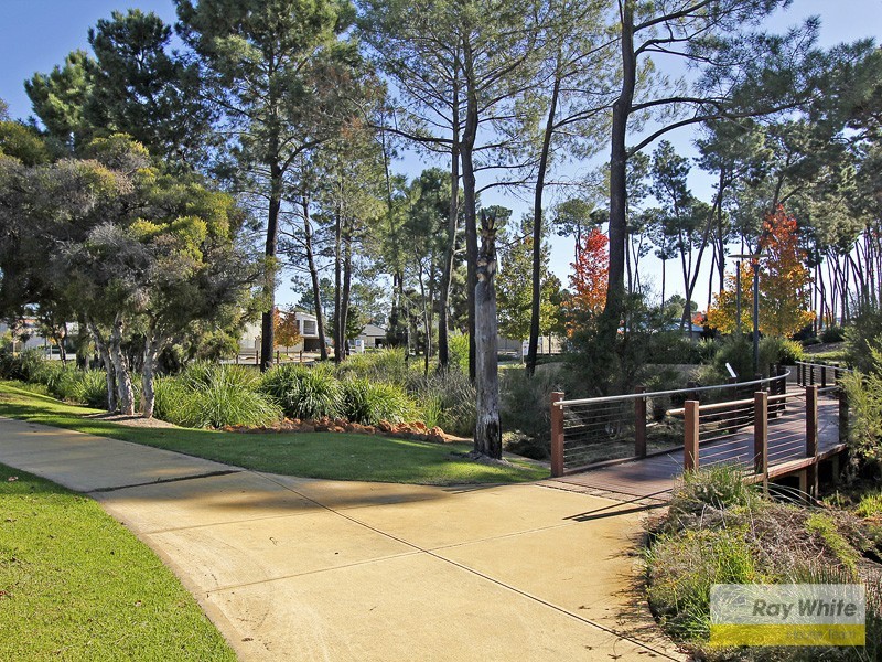 9 Bluestone Loop, Piara Waters WA 6112
