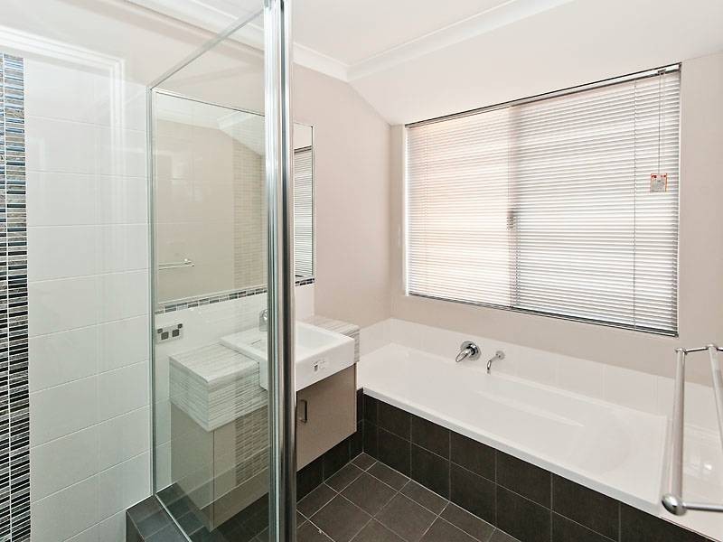 Unit 4/18 Whittaker Turn, Piara Waters WA 6112