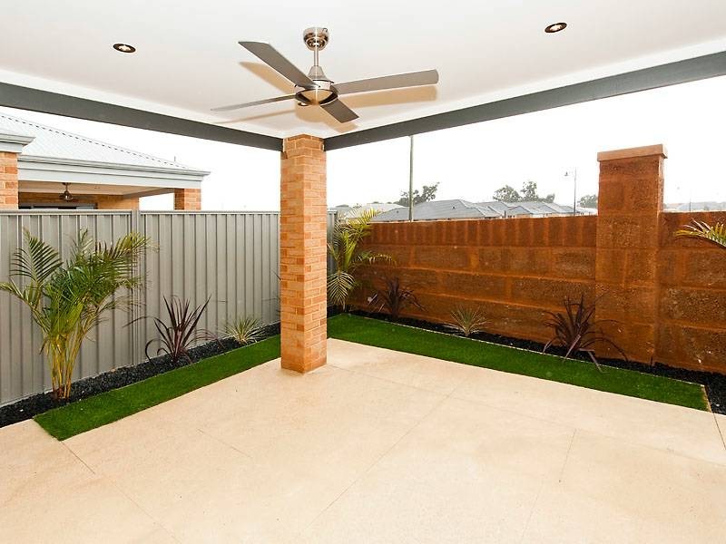 Unit 4/18 Whittaker Turn, Piara Waters WA 6112
