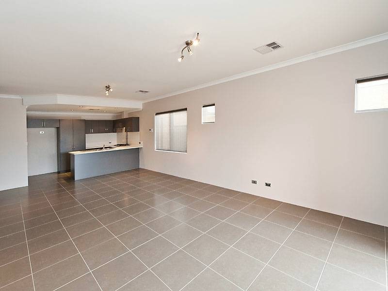 Unit 4/18 Whittaker Turn, Piara Waters WA 6112