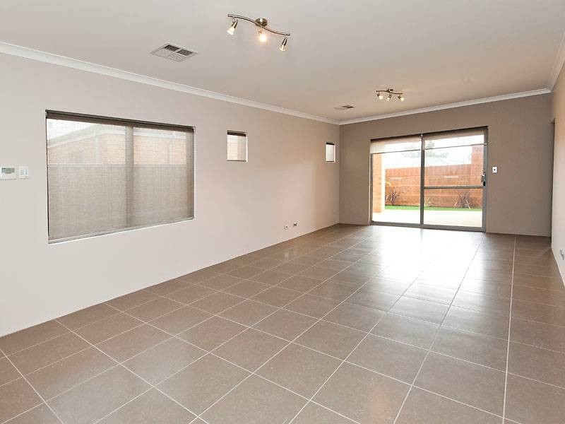 Unit 4/18 Whittaker Turn, Piara Waters WA 6112