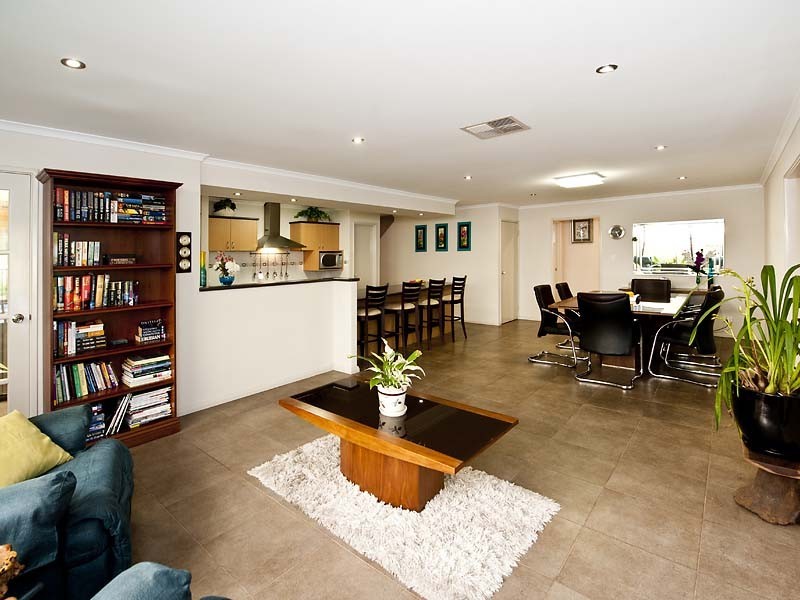 40 Pebble Bush Drive, Canning Vale WA 6155