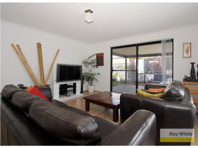 11 Barton Loop, Piara Waters WA 6112