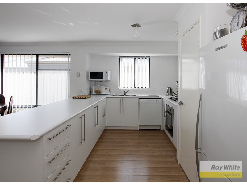 11 Barton Loop, Piara Waters WA 6112