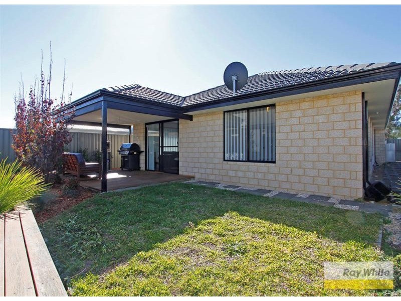 11 Barton Loop, Piara Waters WA 6112