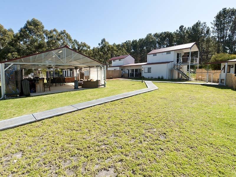 147 King Road, Oakford WA 6121