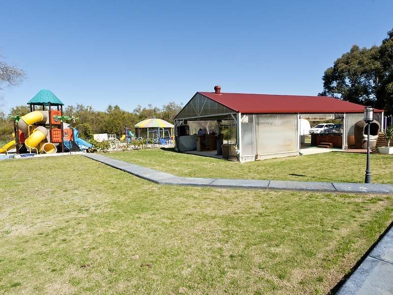 147 King Road, Oakford WA 6121