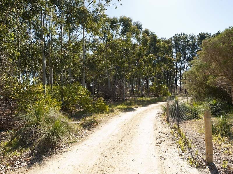 147 King Road, Oakford WA 6121