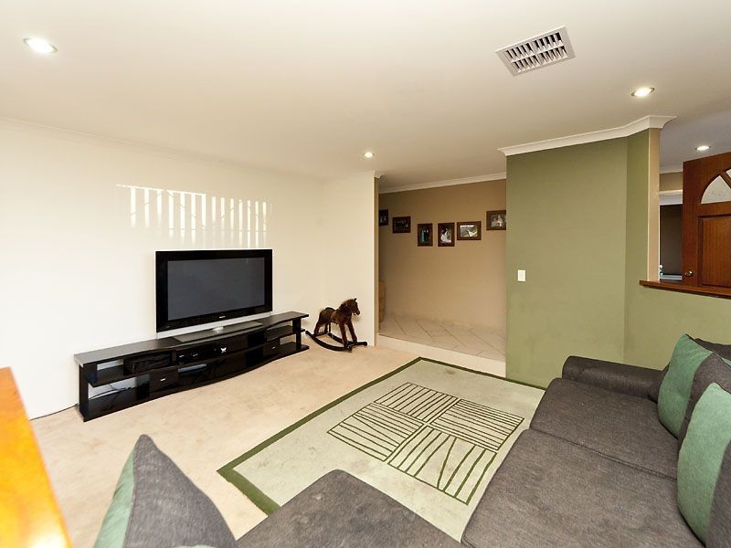 70 Bolderwood Drive, South Lake WA 6164