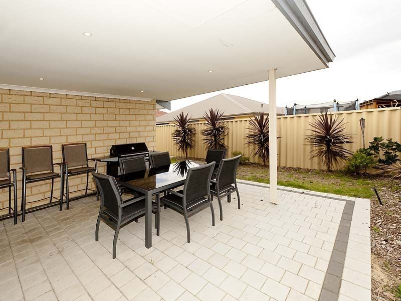 17 Crested Turn, Harrisdale WA 6112