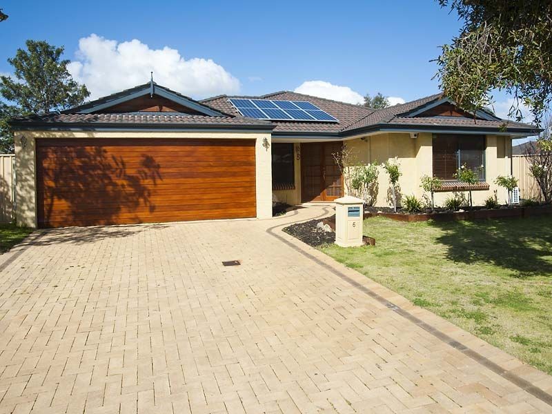 5 Avon Cres, Atwell WA 6164