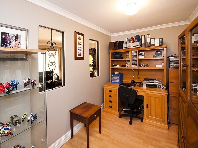 5 Avon Cres, Atwell WA 6164