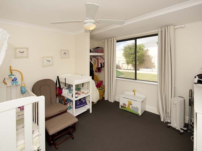 5 Avon Cres, Atwell WA 6164
