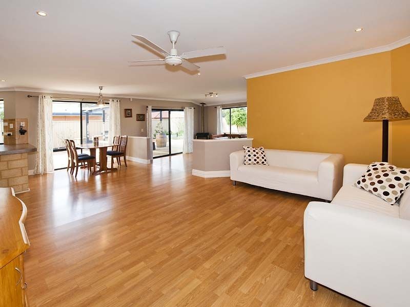 5 Avon Cres, Atwell WA 6164