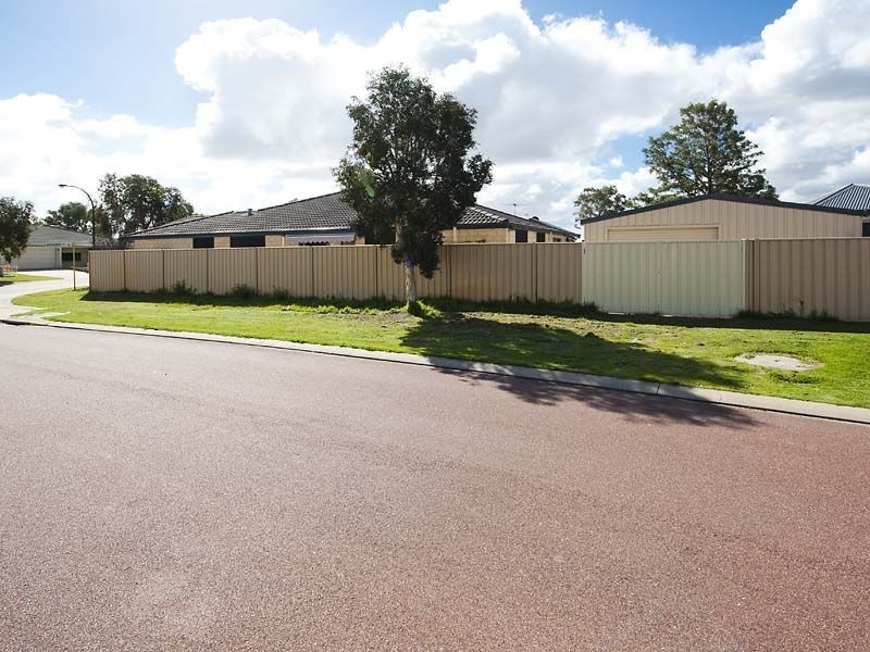 5 Avon Cres, Atwell WA 6164