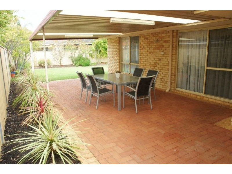 11 Kingsland Loop, Canning Vale WA 6155