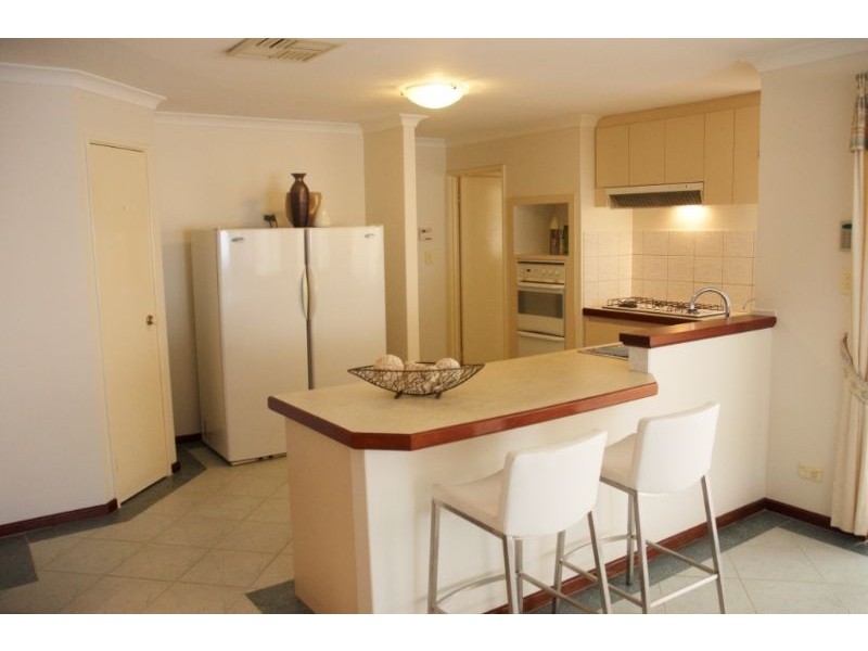 11 Kingsland Loop, Canning Vale WA 6155