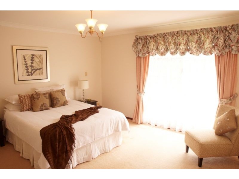 11 Kingsland Loop, Canning Vale WA 6155