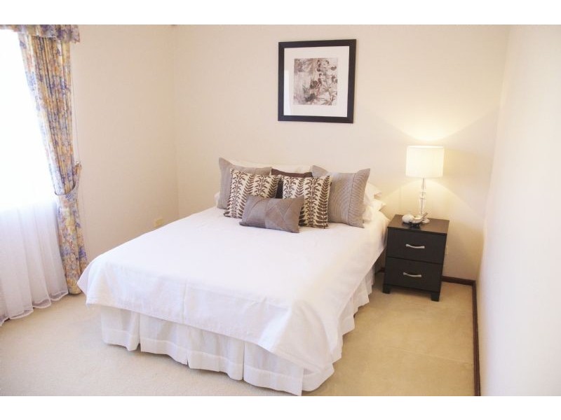 11 Kingsland Loop, Canning Vale WA 6155