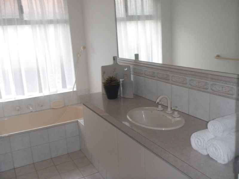 11 Kingsland Loop, Canning Vale WA 6155