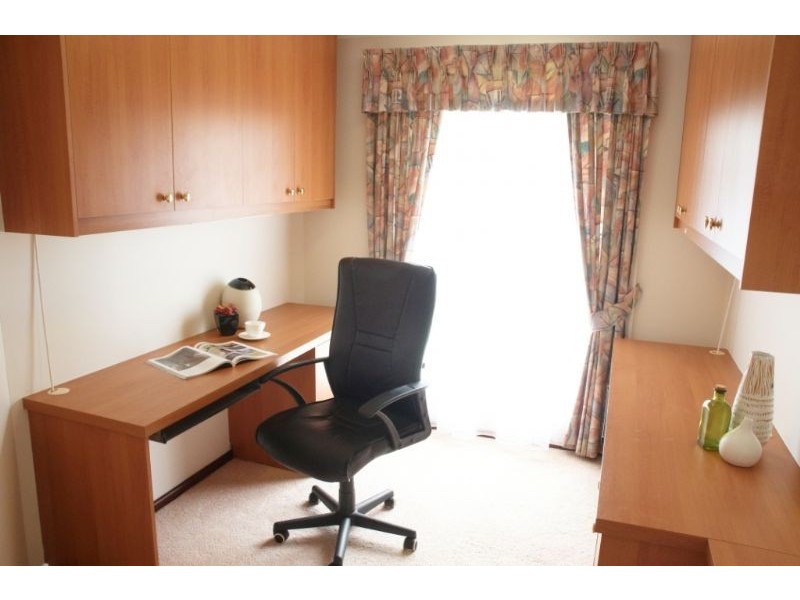 11 Kingsland Loop, Canning Vale WA 6155