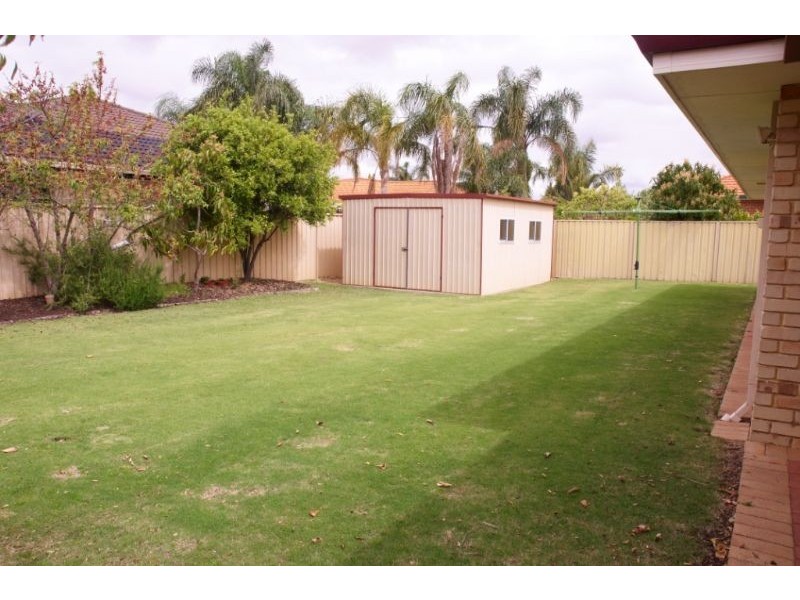 11 Kingsland Loop, Canning Vale WA 6155