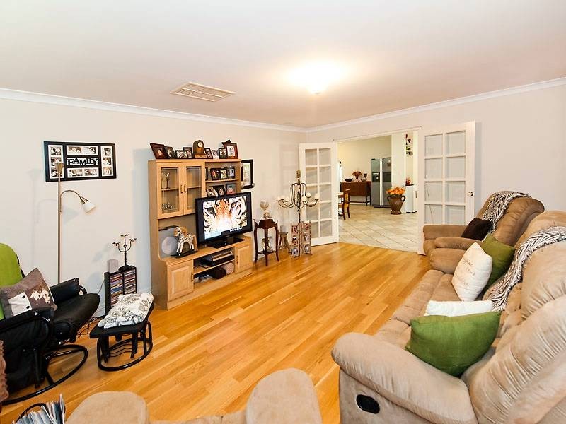 15 Gundaring Turn, Canning Vale WA 6155