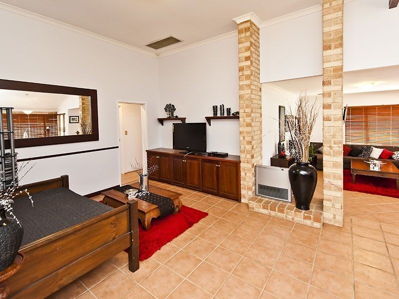 33 Southacre Drive, Canning Vale WA 6155