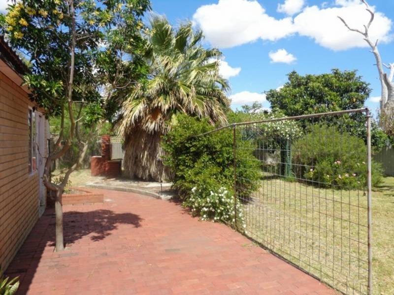 46 Yale Road, Thornlie WA 6108