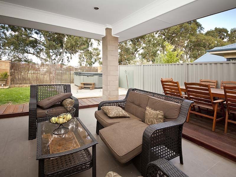 4 Westville Mews, Piara Waters WA 6112